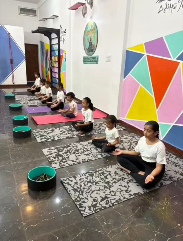 Little yogis meditation mein
